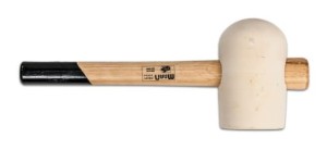 MŁOTEK GUMOWY BIAŁY 900G   RĄCZKA DREWNIANA